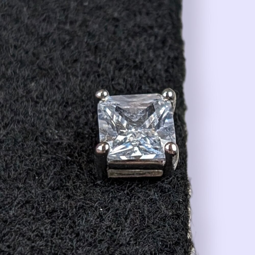 SINGLE 6.5mm Square Glass Stud Earring